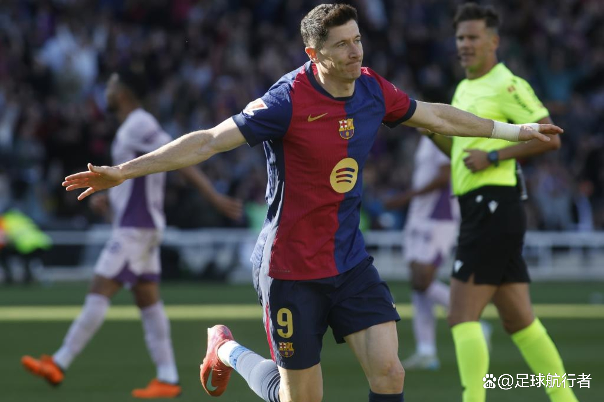 半岛体育-莱万多夫斯基迎来五赛季高光表现，TES球迷沸腾！-半岛体育